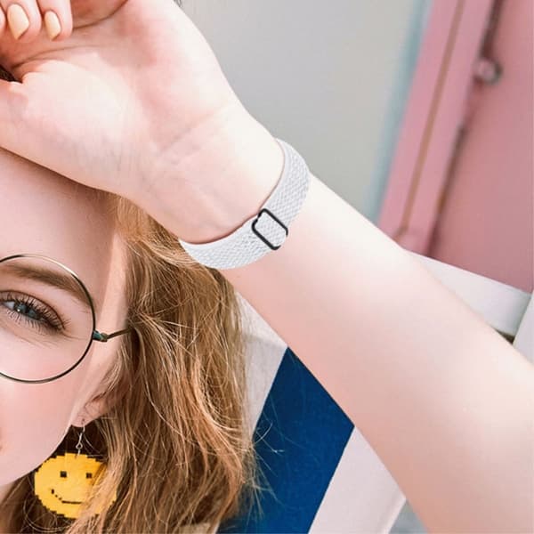 Fitbit Versa 2 / Versa Lite elastisk klokkerem med justerbar spenne - Hvit