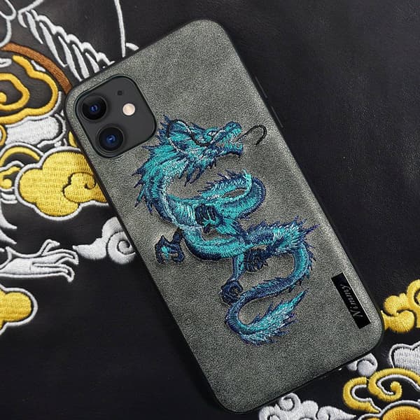 Nimmy Dragon iPhone 11 broderet Cover - Blå