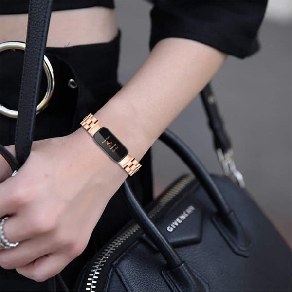 Fitbit Luxe urrem med tre perler i rustfrit stål - Rødguld