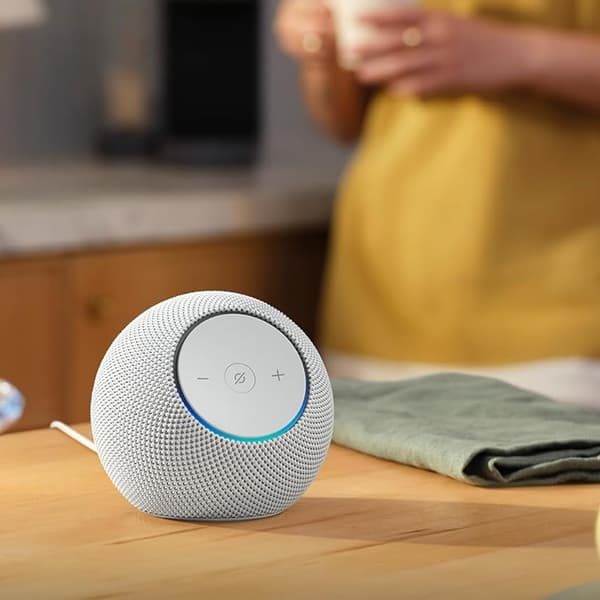 Amazon Echo Dot Max White / smarthøyttaler med Alexa / Zigbee / Wi-Fi 6 / Wi-Fi og Bluetooth