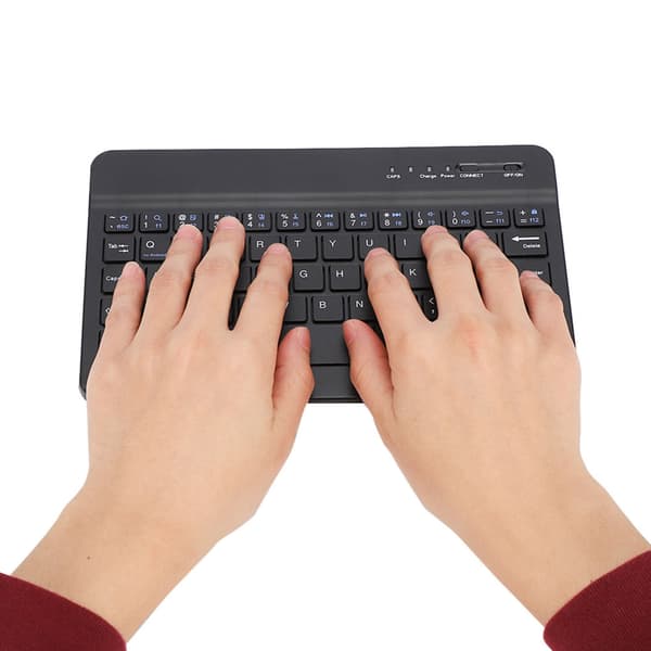 Ohut ja kevyt langaton Bluetooth-näppäimistö Androidille, iOS:lle ja Windowsille, musta
