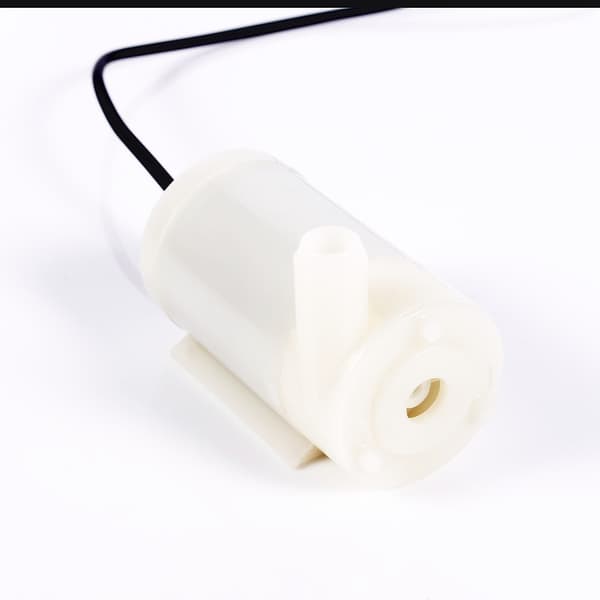 Mini dränkbar vattenpump DC 3-4,5V 100L/H Tyst horisontell akvariefiskpump
