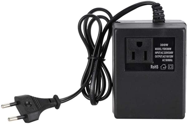 Rejsestrømomformer, international stikadapter, spændingstransformer 300W AC 220V til 110V, sort