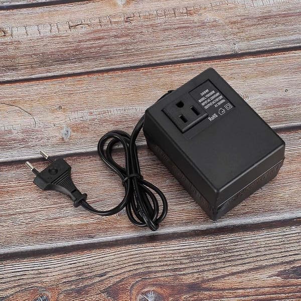 Rejsestrømomformer, international stikadapter, spændingstransformer 300W AC 220V til 110V, sort