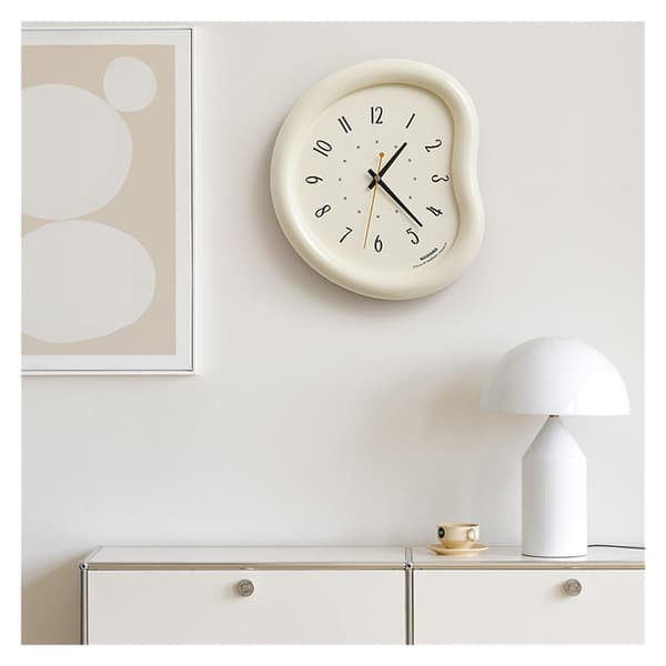 Gräddvit Väggklocka 2024 Minimalistisk Konstdekor för Vardagsrum, Beige Ram 26x30cm