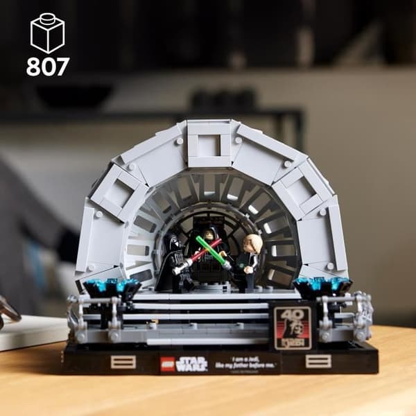 LEGO® Star Wars 75352 Emperor's Throne Room Diorama, modelsæt med lyssværd