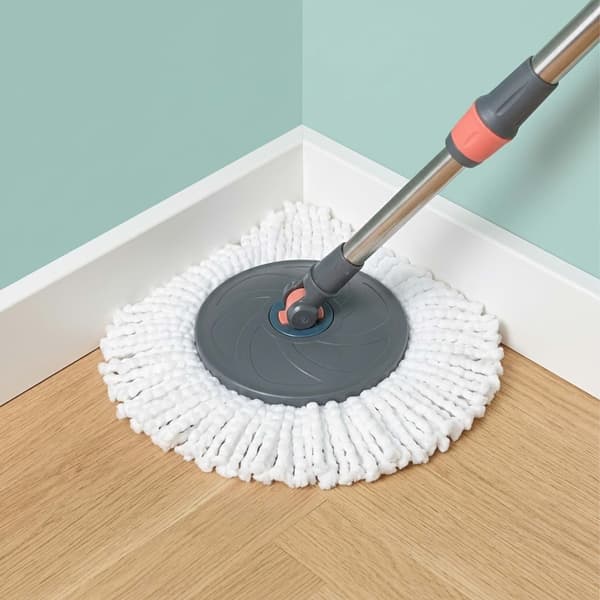 Moppisetti ämpärillä ja vääntimellä, Kodustaar