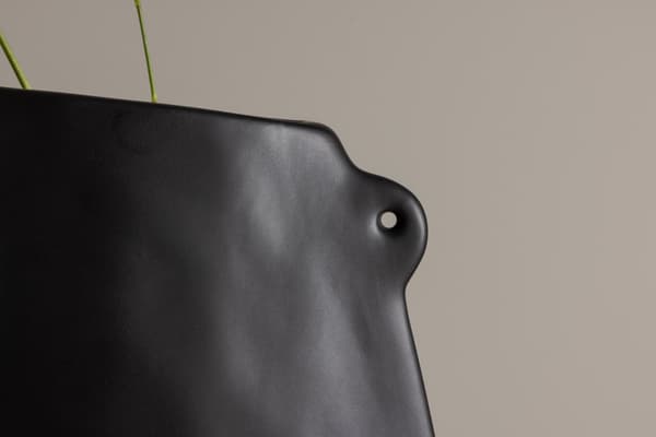 Vase, 21x14x5 cm, Sort, Stentøj