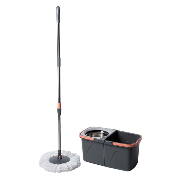 Moppisetti ämpärillä ja vääntimellä, Kodustaar