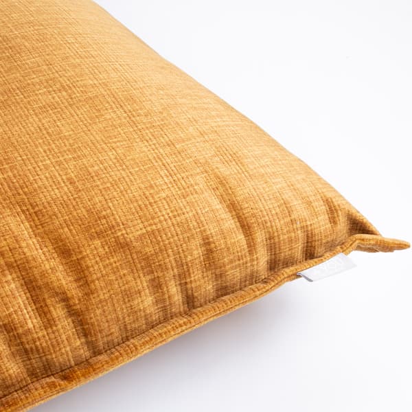 Kudde VOSS 45x45 cm ockrafärgat tyg