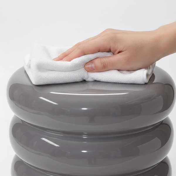 Sidobord och Pall Bubble Iron, Kodustaar