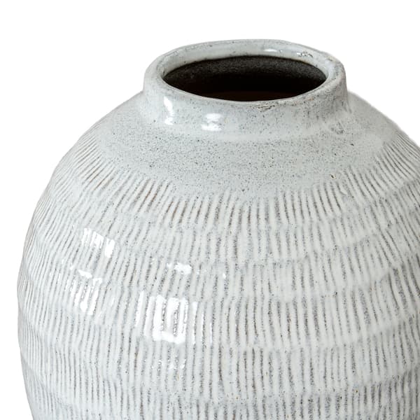 Hill Interiors Kemi Olpe Vas