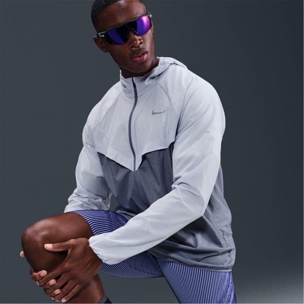 Nike Mens Stride Lightweight Hooded Jacket
