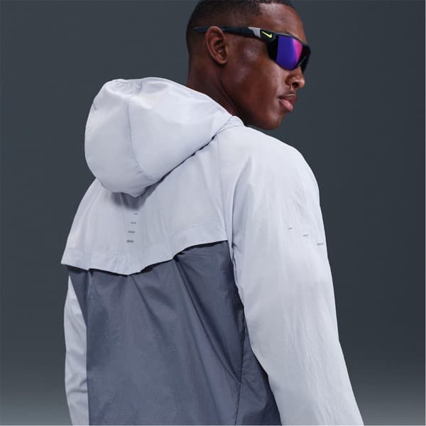 Nike Mens Stride Lightweight Hooded Jacket