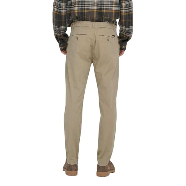 Only Chinos i enfärgad design för män