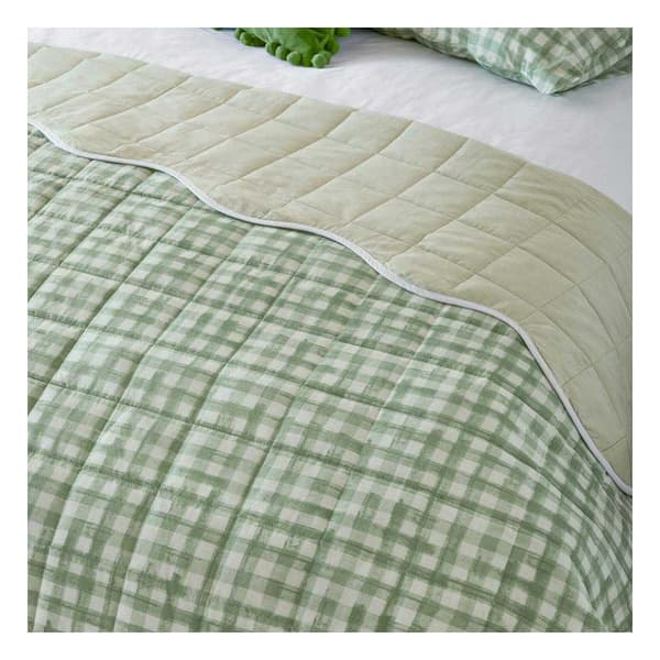 Furn Quilted Scalloped Bedspread