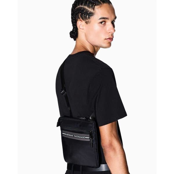Armani Exchange Axelremsväska