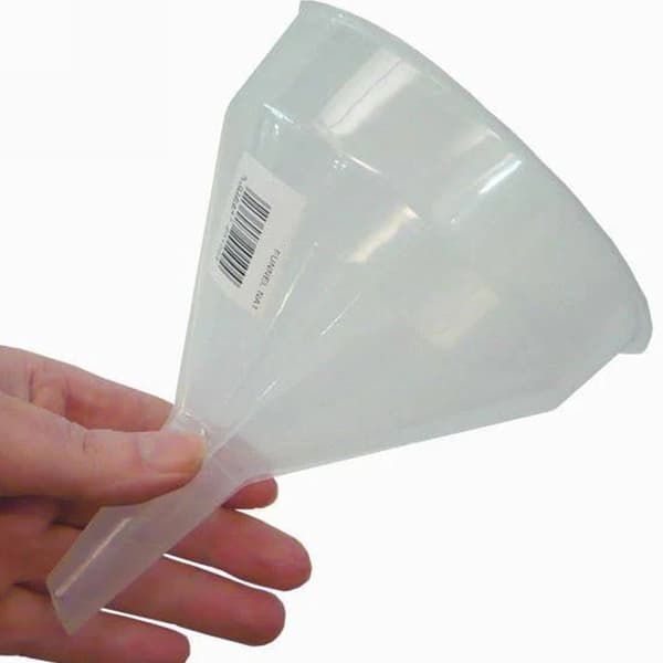 Muovinen suppilo 18cm / 7''