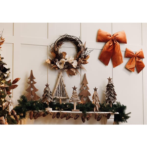 Magnolia Semi Wreath with Pinecone 40cm