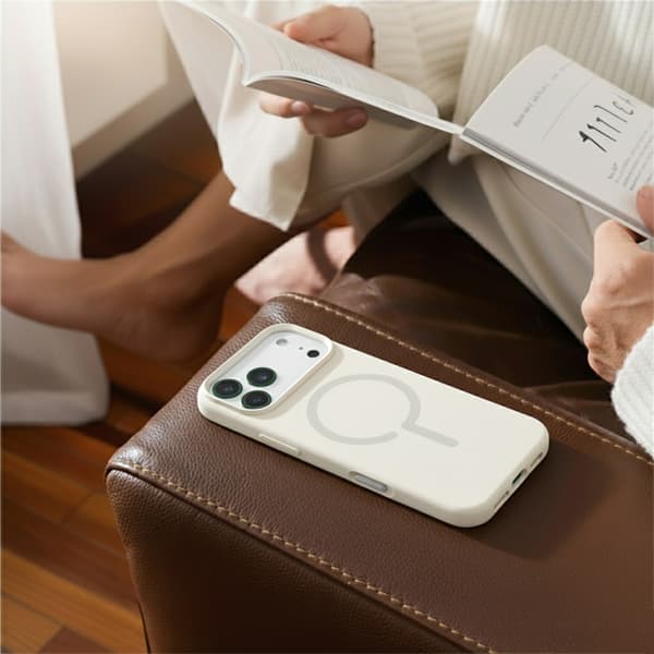 Mobilskal Silikon med Kamera Metallram för iPhone 17 Pro Max - Vit