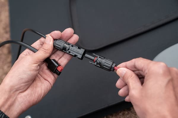 [7/10 Tilstand] OUKITEL PV400 400W Foldbart Solpanel - 23% Effektivitet, IP65, MC4 Stik