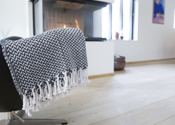 Filt med fransar i 100% bomull – 135 x 200 cm.