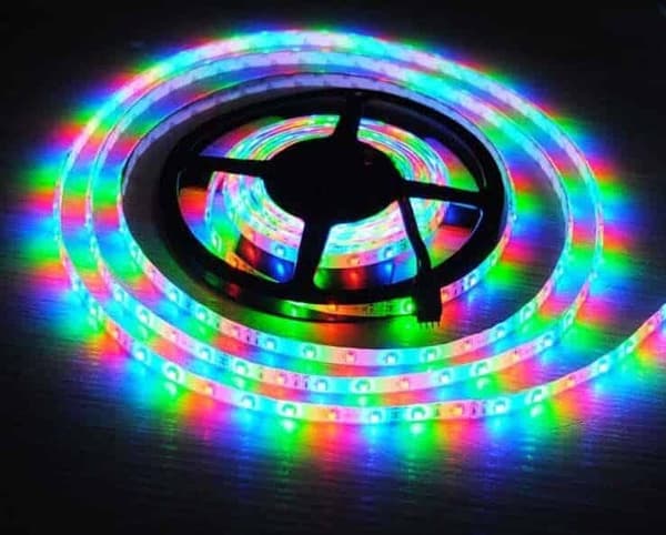 10 meter LED-slinga med Bluetooth, fjärrkontroll och musiksensor
