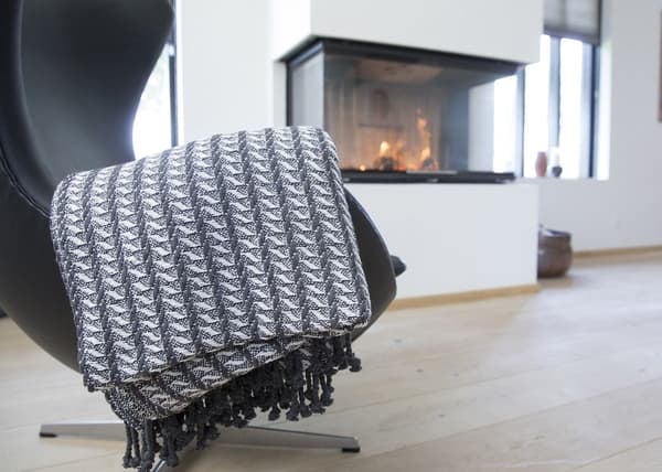 Filt med fransar i 100% bomull – 135 x 200 cm.