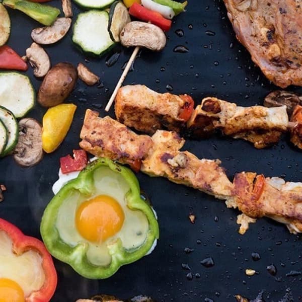 Sæt med 4 genanvendelige non-stick bageplader til gasgrill Sort