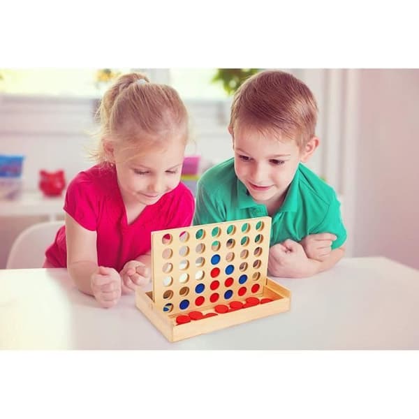"Puissance 4 -matkapeli", "Puissance" matkaversio puulaatikossa
