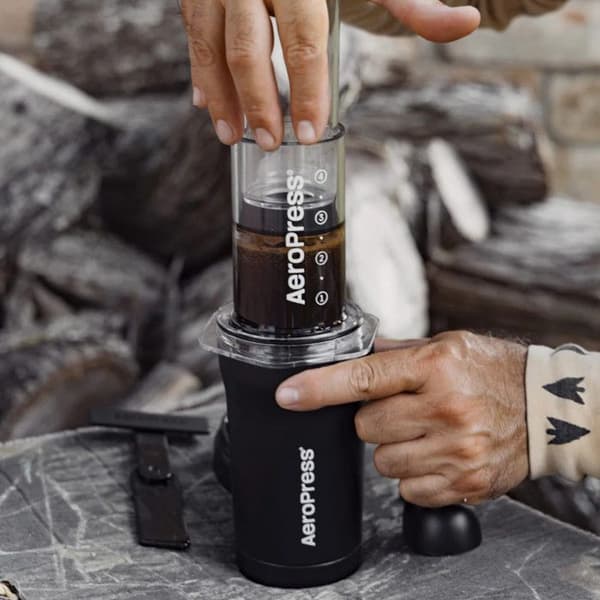 AeroPress Go Plus Rejsecafeteria – Sort