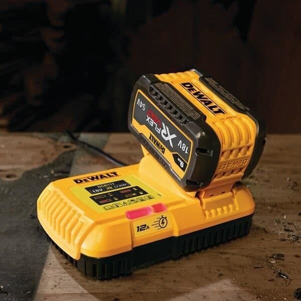 Lader - DEWALT - DCB117 - Hurtiglader XR 12A - Batteri 18V