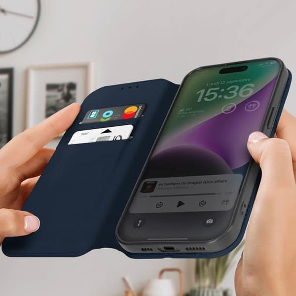 Plånboksfodral för iPhone 15 Plus med magnetlock och stöd i midnattsblå