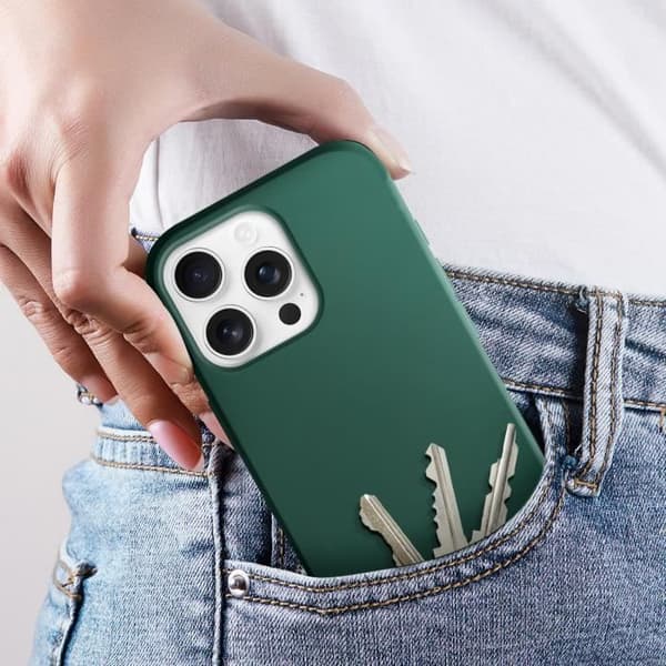 Skydd för iPhone 16 Pro - Snabbt skydd - Mörkgrön - Soft-touch - Stötabsorberande - Rep-resistent