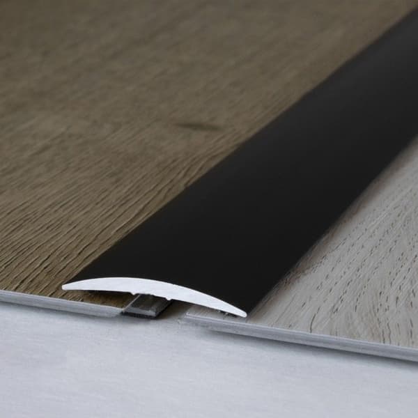 Tröskelstänger 37 mm typ 07 anodiserat aluminium