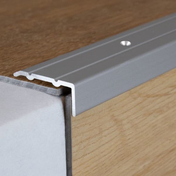 Cornière 10 x 24,5 x 2000 mm Typ 88 89 Anodiserad aluminium silver med hål