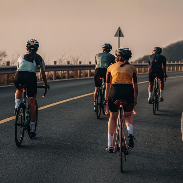 [2-pak] Wozinsky Vandtætte Smarte Baglygter - Sort