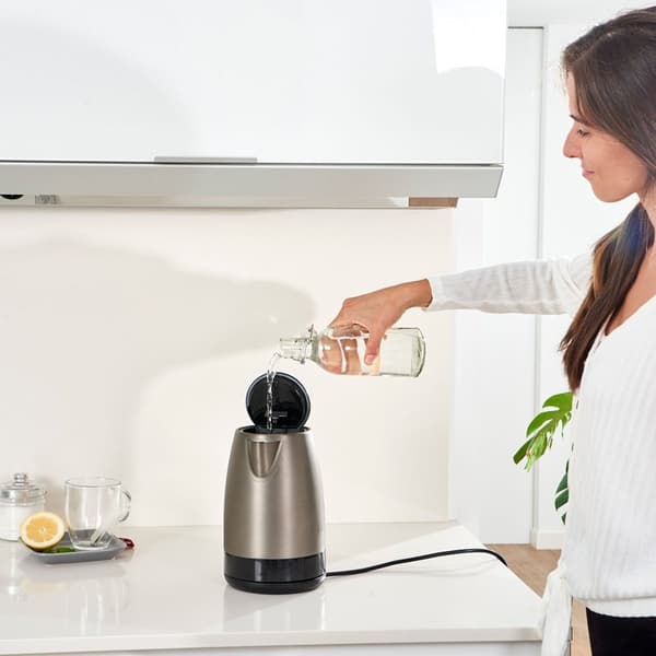 BLACK+DECK Elkedel 2200W 1.7L Børstet rustfrit stål