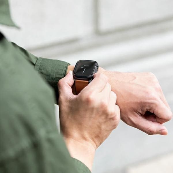 UNIQ Apple Watch 7/8 (41mm) - Clear