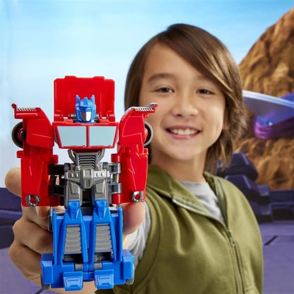 TRA Earthspark 1-Step Smash Optimus