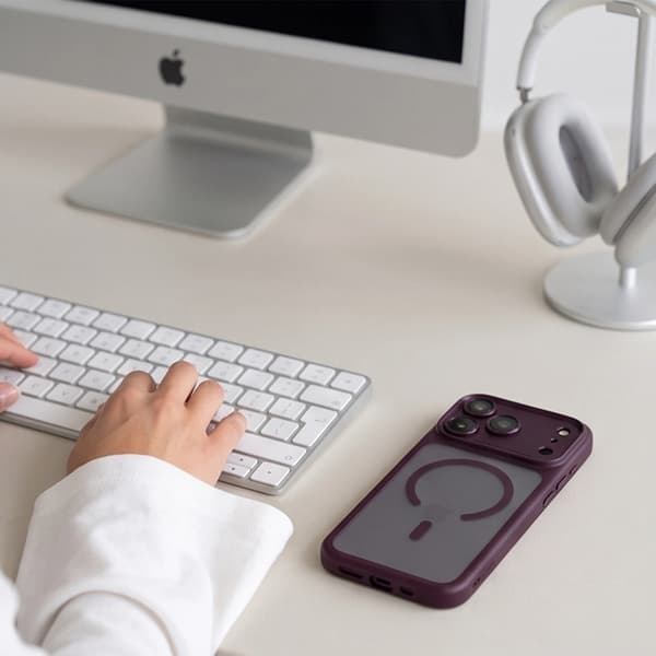 Tech-Protect Mobilskal För iPhone 18 Pro/17 Pro Magsafe Magpeak - Matte Burgundy