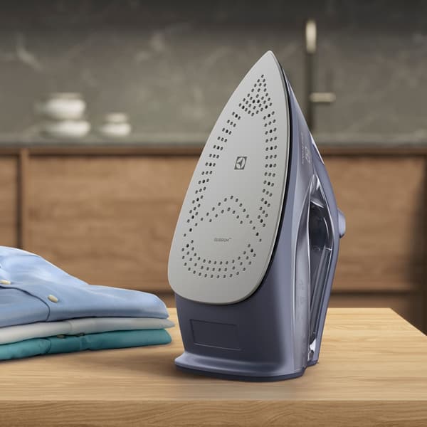 Electrolux Ångstrykjärn Refine600 Misty Navy E6SI1-4MN