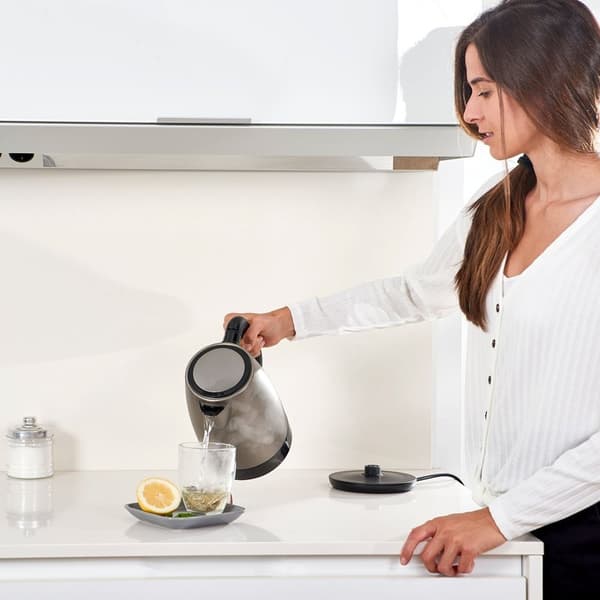 BLACK+DECK Elkedel 2200W 1.7L Børstet rustfrit stål