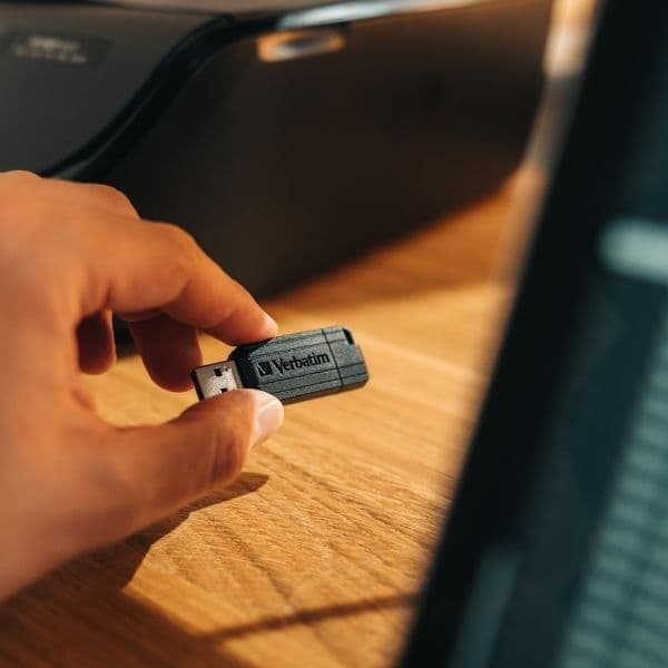 Verbatim Pendrive 128GB USB-A 2.0 PinStripe - Sort
