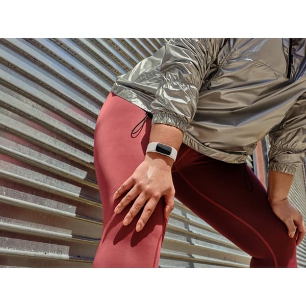 FITBIT Charge 6 Sølv Aluminiumskasse