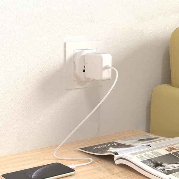 Tech-Protect Universal Matka-adapteri EU - Valkoinen