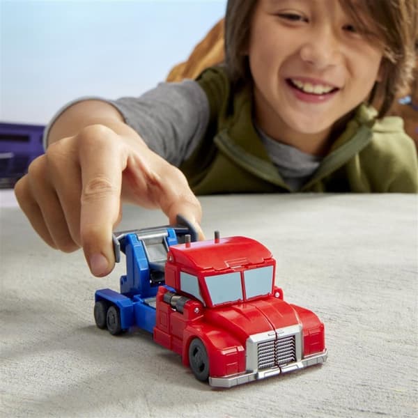 TRA Earthspark 1-Step Smash Optimus