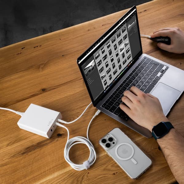FIXED Erittäin nopea GaN-pöytälaturi 200W 3xUSB-C/USB-A