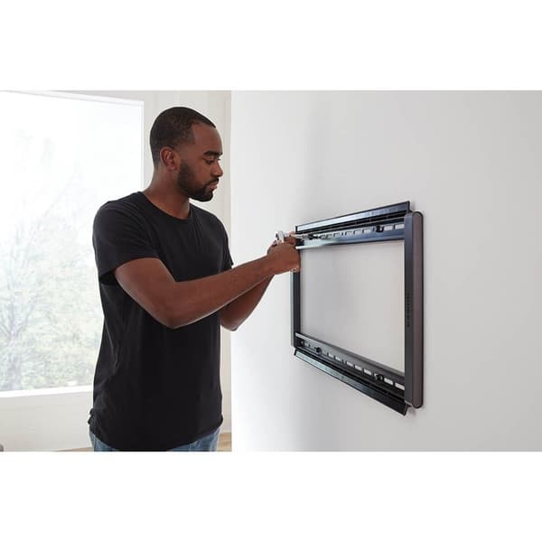SANUS Tiltande Väggfäste 42"-90”