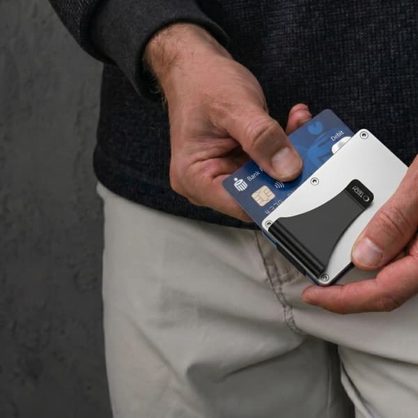 Tech-Protect Korttikotelo Thorn RFID - Steel Silver